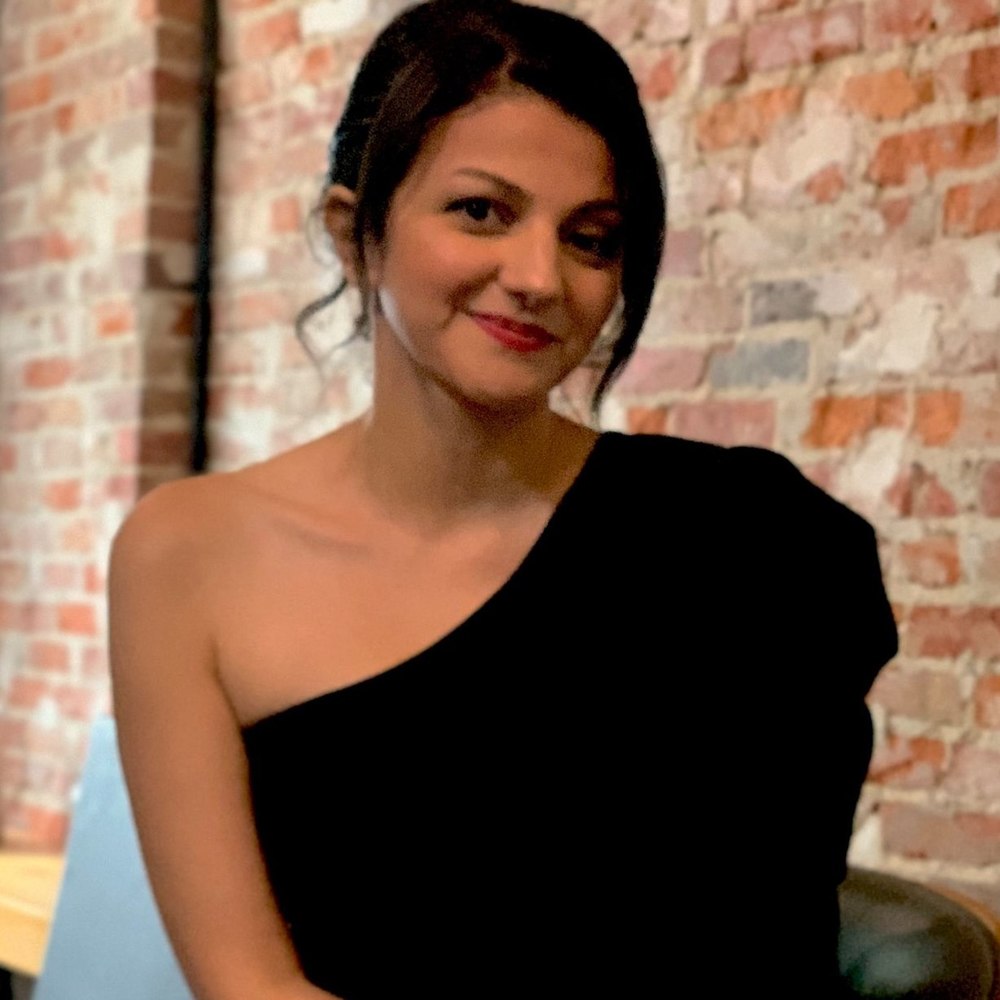 Meet your Posher, Niloofar